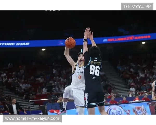 偰李永炜三分8中6砍26分 上海队年轻球员担纲进攻重任